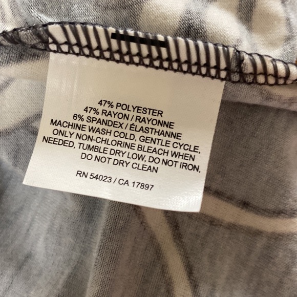 Old Navy Abstract Floral Faux Wrap Dress - Picture 6 of 7